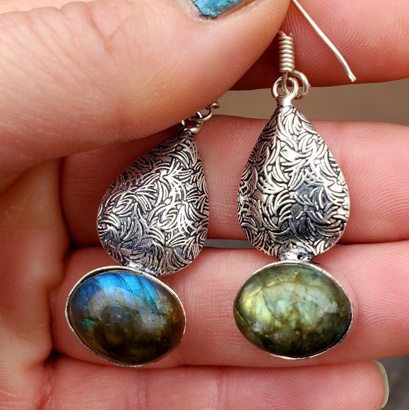 New Labradorite Silver Earrings. - Picture 4 of 13